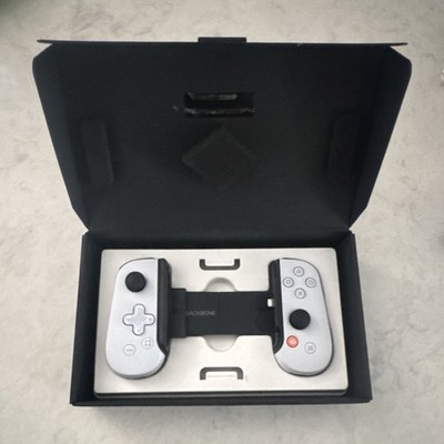 Backbone Mobile Controller White Lightning Cable Connection