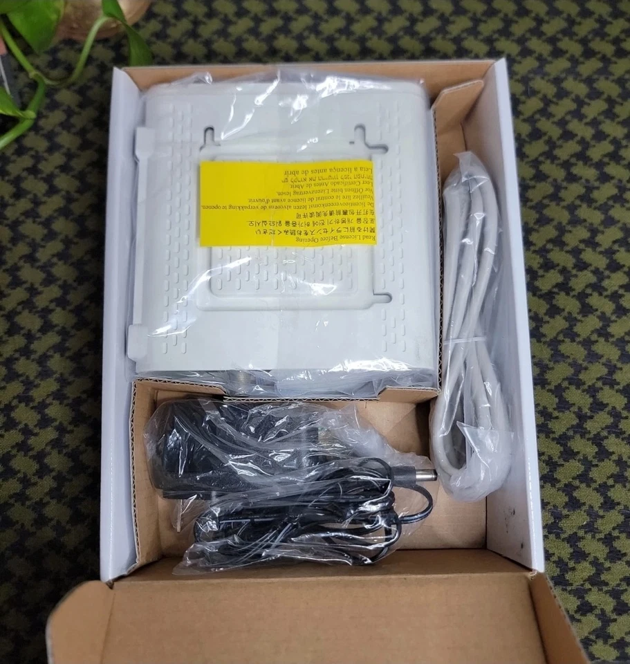 ARRIS SURFboard SB6190 Modem - with Original Box/Cables/Instructions Works Great - Image 4 of 4