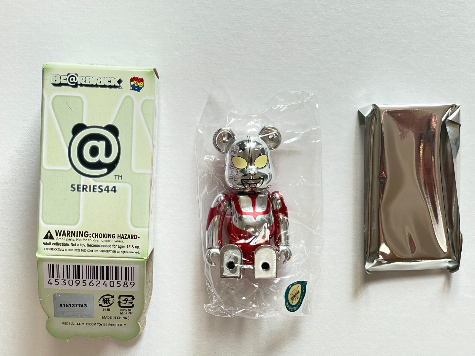 BE@RBRICK Series 44  Ultraman Bearbrick 100% HERO Medicom Toy NEW