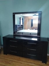 bedroom set king its all from Raymour & Flanigan and black funeture 