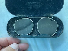 Art deco French soleil sun glasses in metal box signed To Clip On