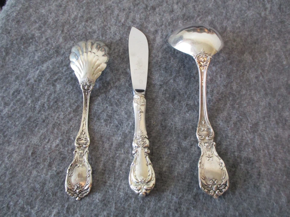 CUCHILLO DE MANTEQUILLA/CUCHARA DE AZÚCAR PLATA ESTERLINA REED & BARTON BORGOÑA 3 piezas - 171 g Foto 2 de 4