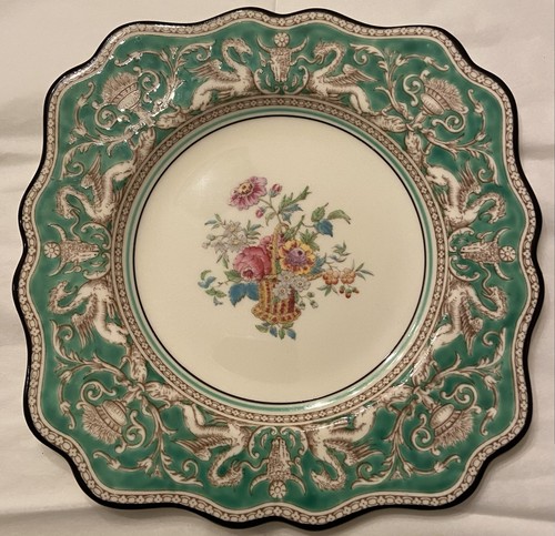 Wedgwood Green Florentine Bone China 9” Ruffled Luncheon Plate W1265