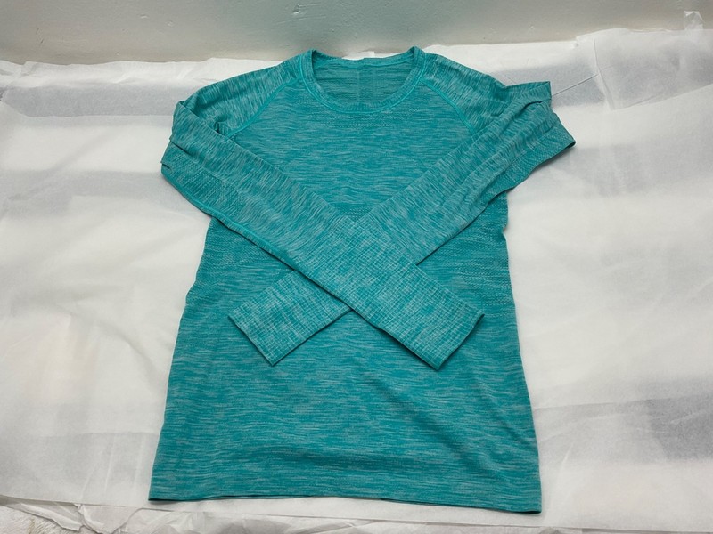 LULULEMON LONG SLEEVE SHIRT BLUE WOMEN SIZE 6-8