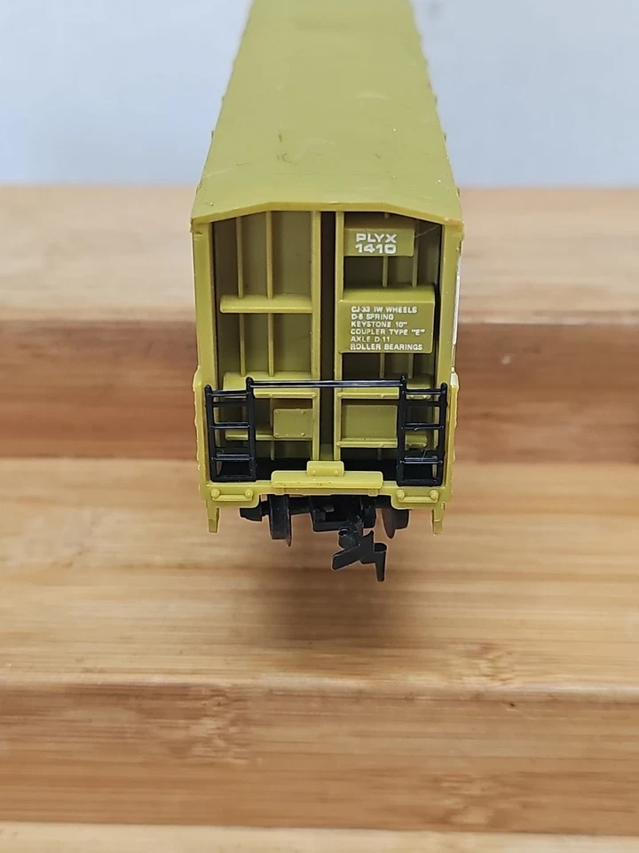 LIFE-LIKE US PLYWOOD 51’ THRALL DOOR BOX CAR PLYX-1410 HO SCALE - Image 4 of 4