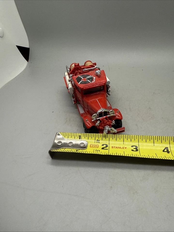 Литой под давлением металл пожарная машина Ford AA YFE06 1932 года в масштабе 1:34 со спичечный коробок модели прошлых лет - Изображение 3 из 4