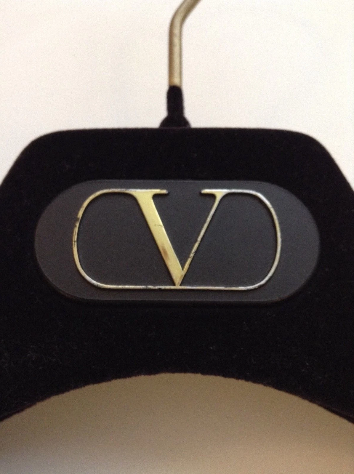 VALENTINO Appendiabiti grande ""V"" velluto velluto di marca cappotto di lusso sostanziale nuovo