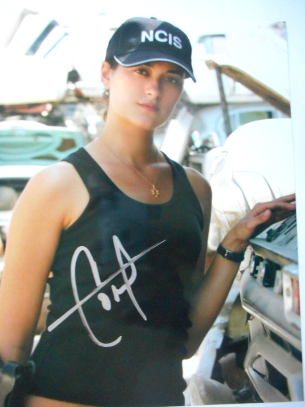 Cote de Pablo signed NCIS Agent (Ziva) 8x10 Photo W/COA Matching Holo