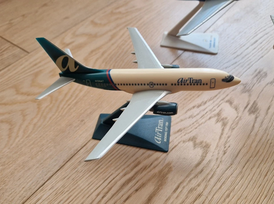 Lotto 3 Modellini Aerei Varie Nazioni Scala 1.100 - 1.200 da collezione  - Immagine 3 di 4