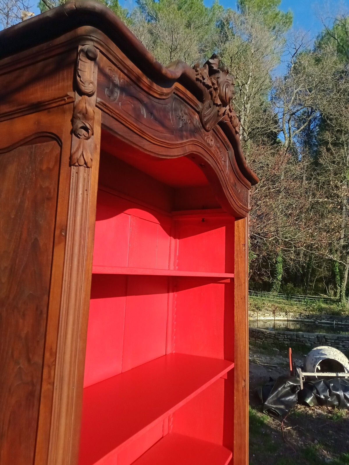 Armoire relookée compacte anti-encombrement pour optimiser les petits espaces - 2