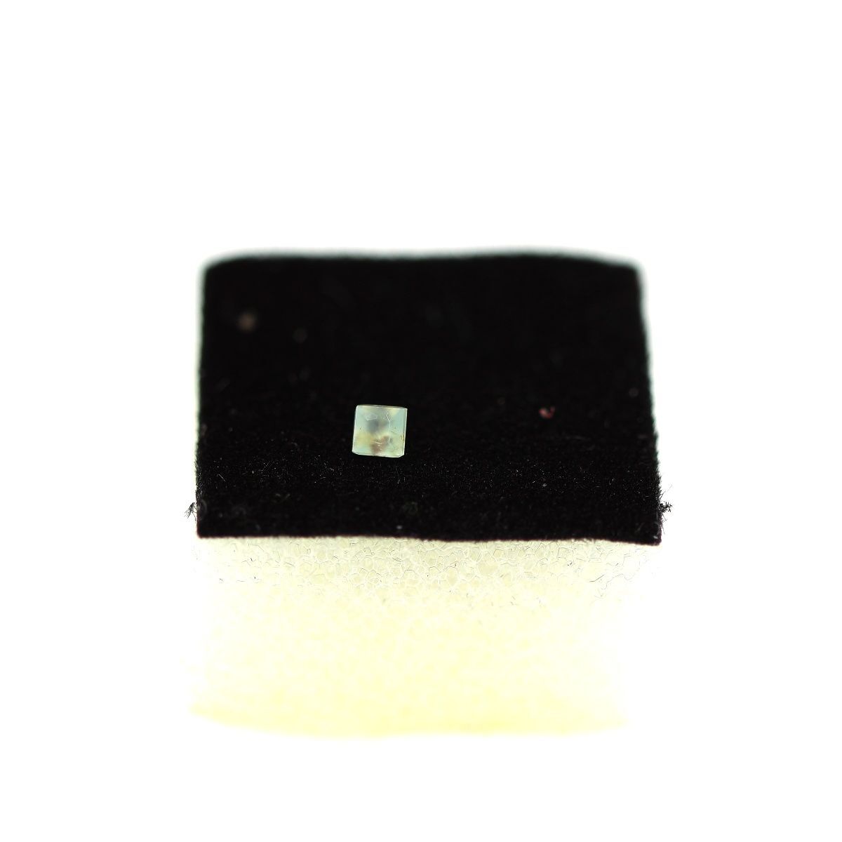 Smithsonite verte IF 0.13 cts une gemme de prestige brésilienne pour collectionneur