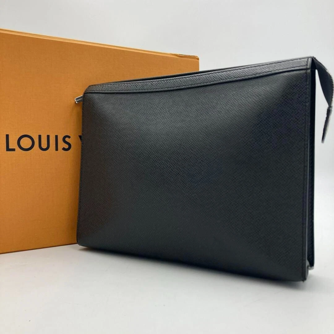 LOUIS VUITTON Authentic Men s Taiga Pochette Voyage MM Second Bag