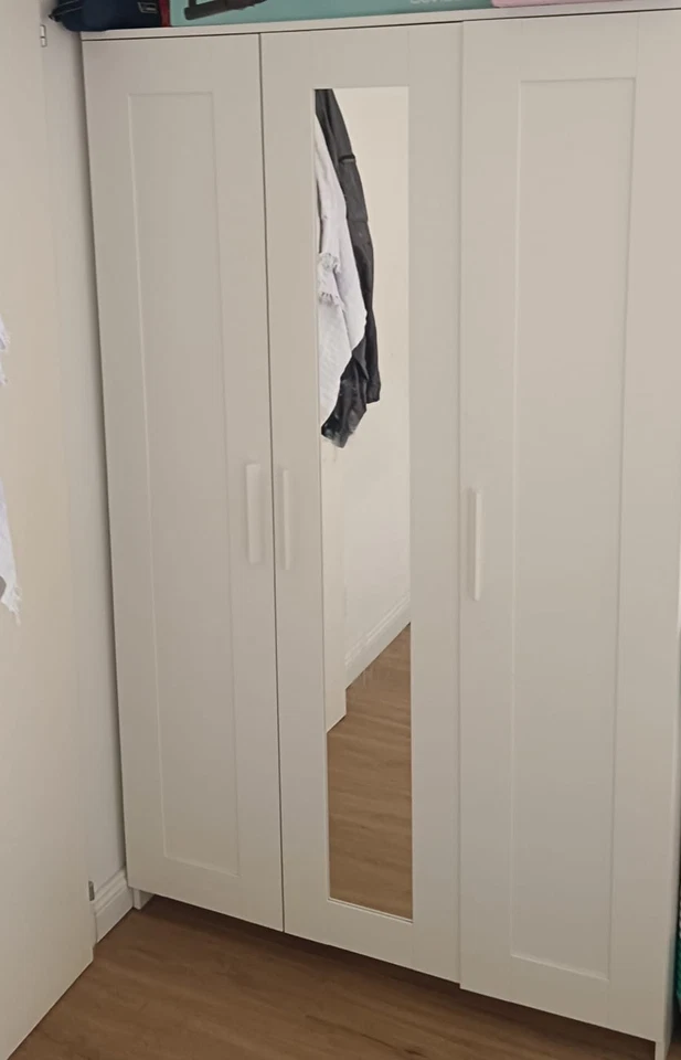 Wardrobe /Kleiderschran