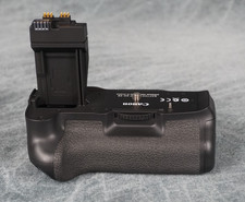 OEM Canon BG-E8 DSLR Camera Battery Grip for EOS Rebel T2i/T3i/T4i/T5i Bodies FS