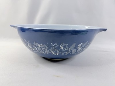 4-Qt Pyrex Cinderella Nesting Bowl Colonial Mist Daisy Blue White #444 VINTAGE!