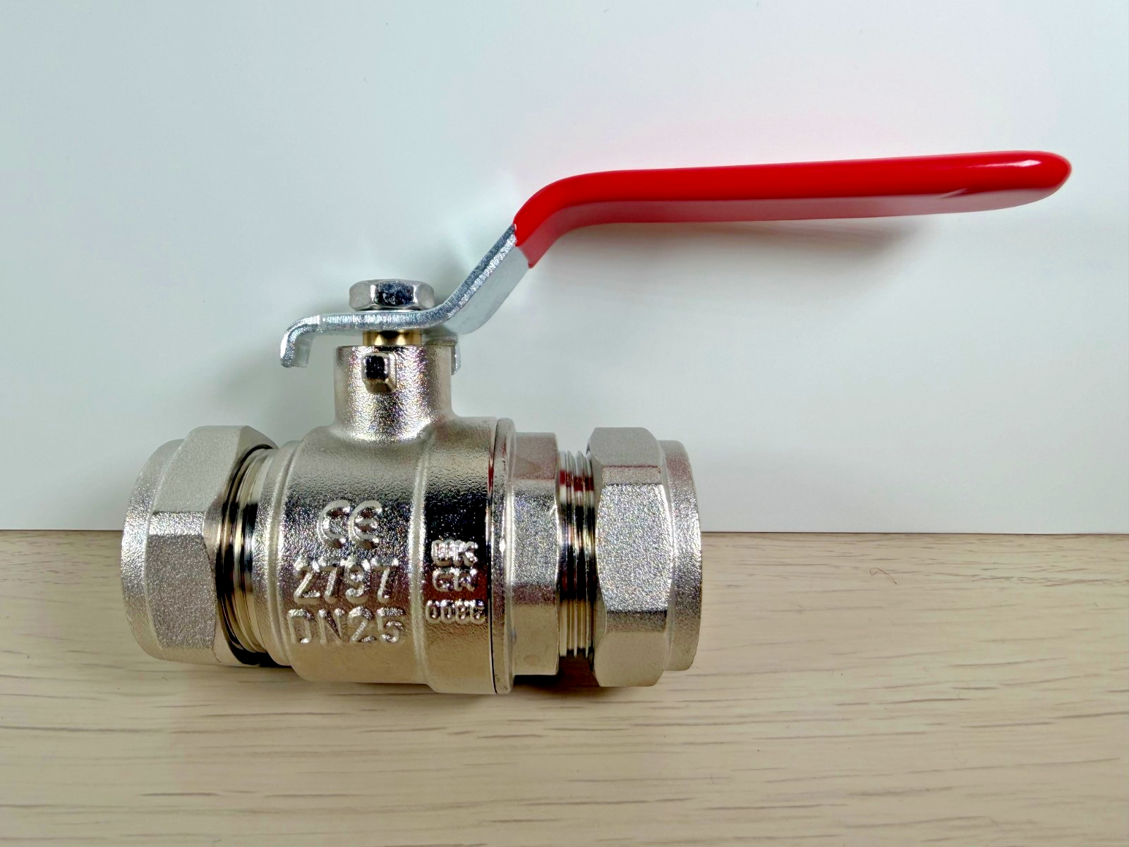 28mm Compression Lever Ball Valve – Red Handle COMPLETE WITH OLIVES - BRAND NEW