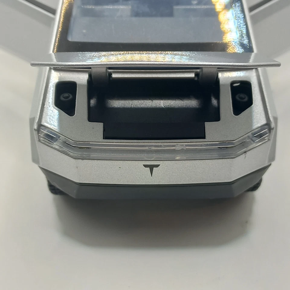 Tesla Cybertruck pickup 1:32.Nuovo, con luci e suoni. - Immagine 4 di 4