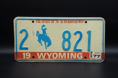 1977 WYOMING LICENSE PLATE - BICENTENNIAL COWBOY HORSE License Plate # 2 -  821