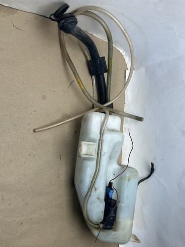 BMW E30  Touring WISCHWASSERBEHÄLTER hinten Wisch-Wasch Wasserbehälter Pumpe