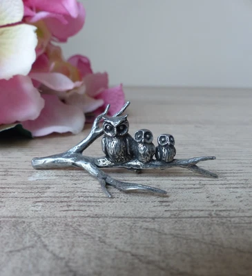 Miniature “Famille de Chouettes”en Etain – Michel Laude - Photo 1/4