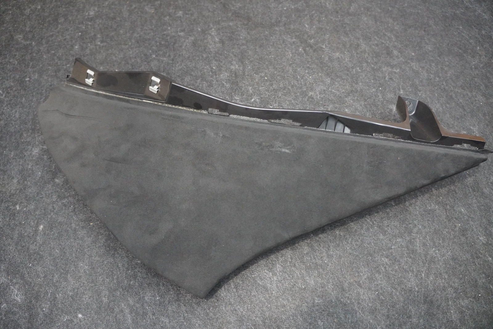 Rear Left Interior D Pillar Cover Trim Panel 4ML867245 Lamborghini Urus 2019