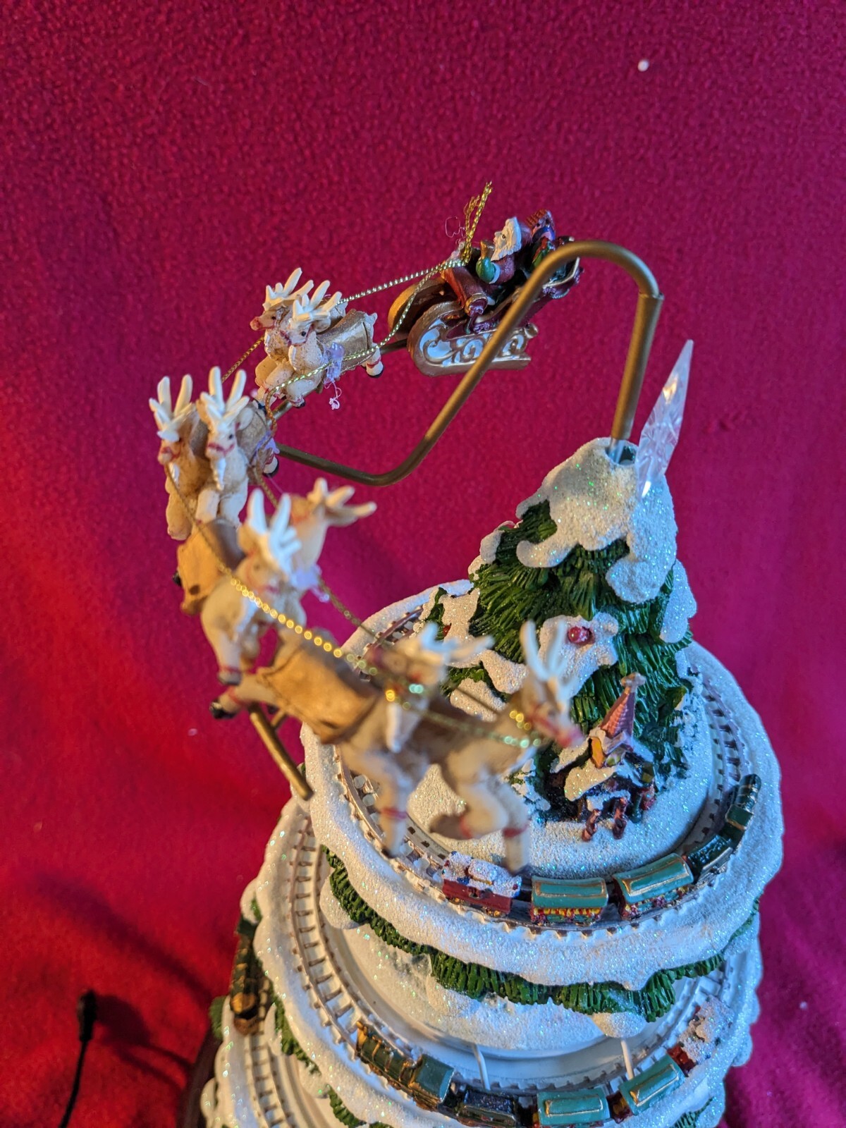 Thomas Kinkade Animated Tabletop Christmas Tree with Train Wonderland