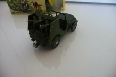 dinky toys jeep Porte fusee N 828