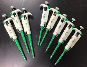 USED Lot of EIGHT (5)  BIO RAD micro pipettors