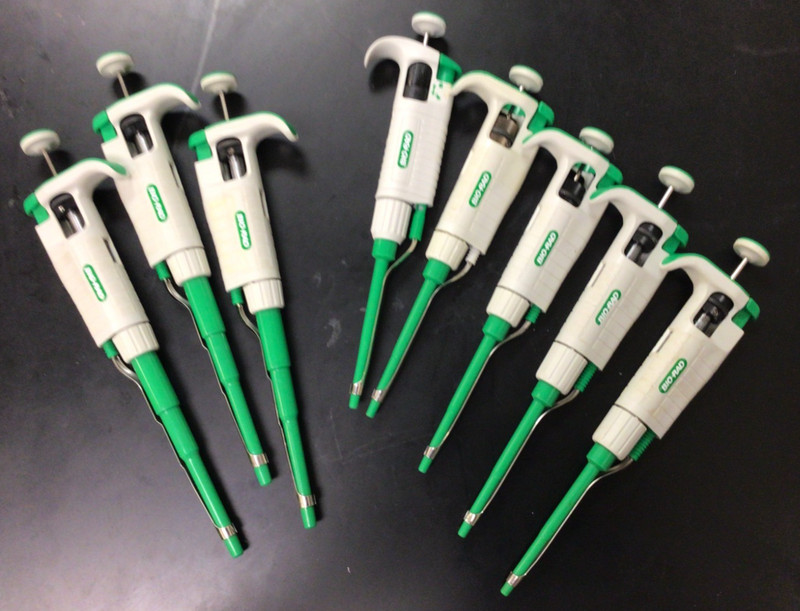 USED Lot of EIGHT (5)  BIO RAD micro pipettors