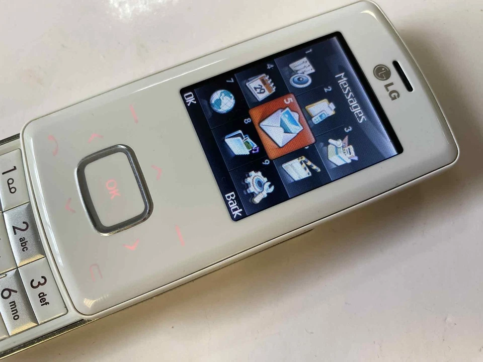 LG KG800 Chocolate - Mobile Phone (Unlocked) Slider Button Handset White - Image 2 of 4