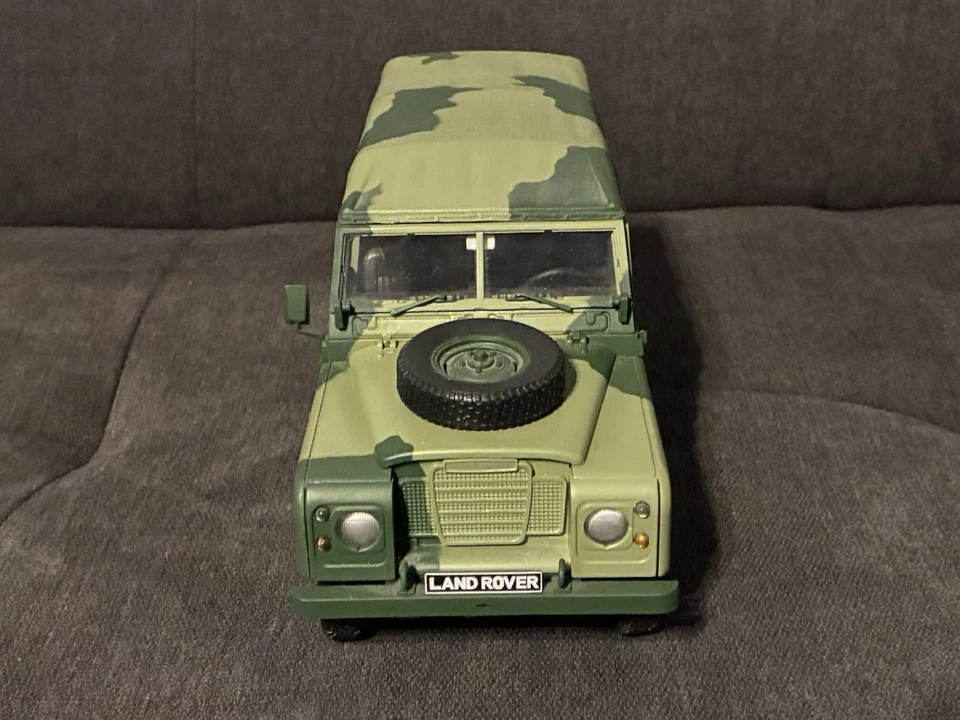 LAND ROVER DEFENDER 110, Kaki, 1985, U.H, 1/18. TB état, BIEN LIRE L’ANNONCE - Photo 3/4
