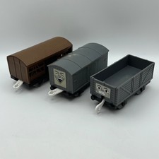 Vintage TOMY TrackMaster Troublesome Truck & Freight Cars Bundle B7