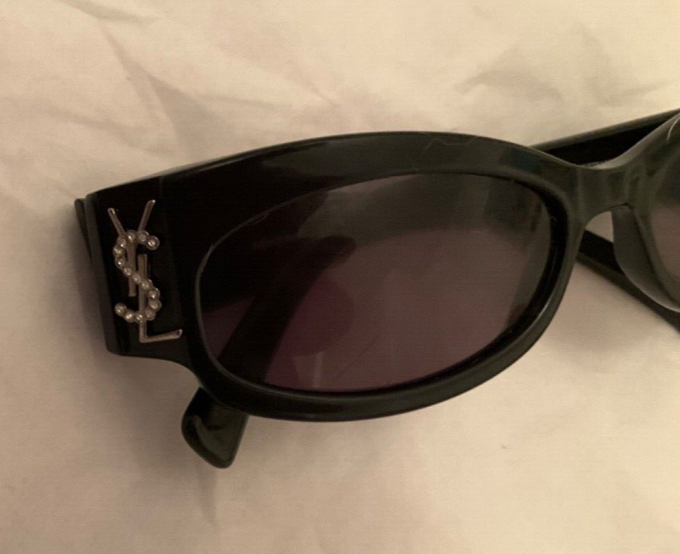 OTTIME CONDIZIONI Occhiali da sole vintage Yves Saint Laurent occhi di gatto neri 6059