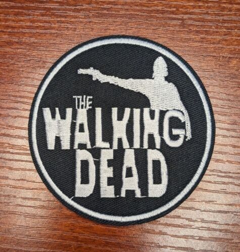 "The Walking Dead Patch Rick Grimes Zombie Horror Gotico Ferro Ricamato su 3,25" - Foto 1 di 3