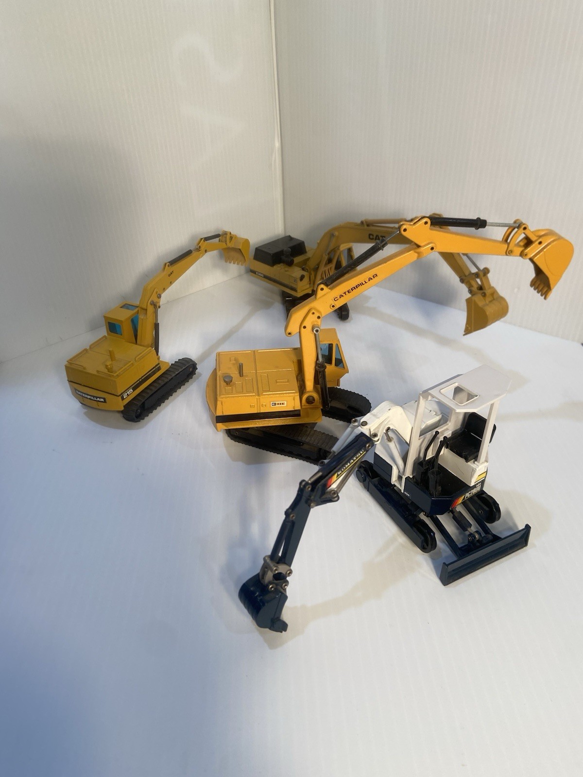 CATERPILLAR EXCAVATOR LOT OF 4: KOMATSU. NZG, SHINSEI, JOAL DIECAST TOY LOT