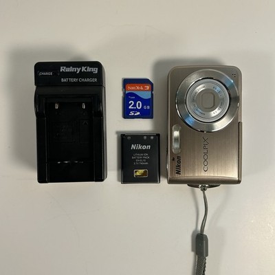 Nikon COOLPIX S210 10MP 3x Zoom Point & Shoot Digital Camera Purple With Charger