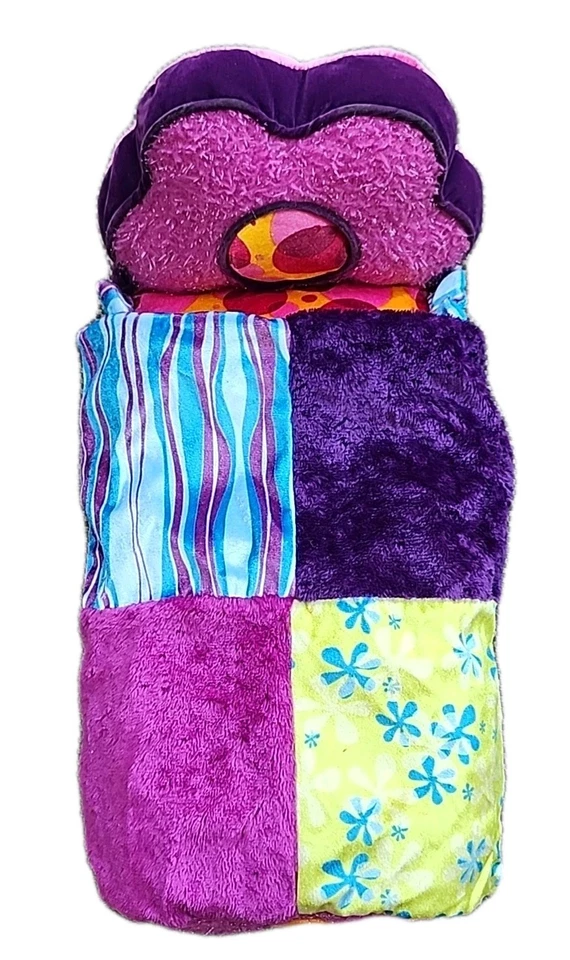 Groovy Girls Lote de 17- Coche, Scooter, Cama, Tienda, Silla y 12 Muñecas Surtidas Foto 2 de 4