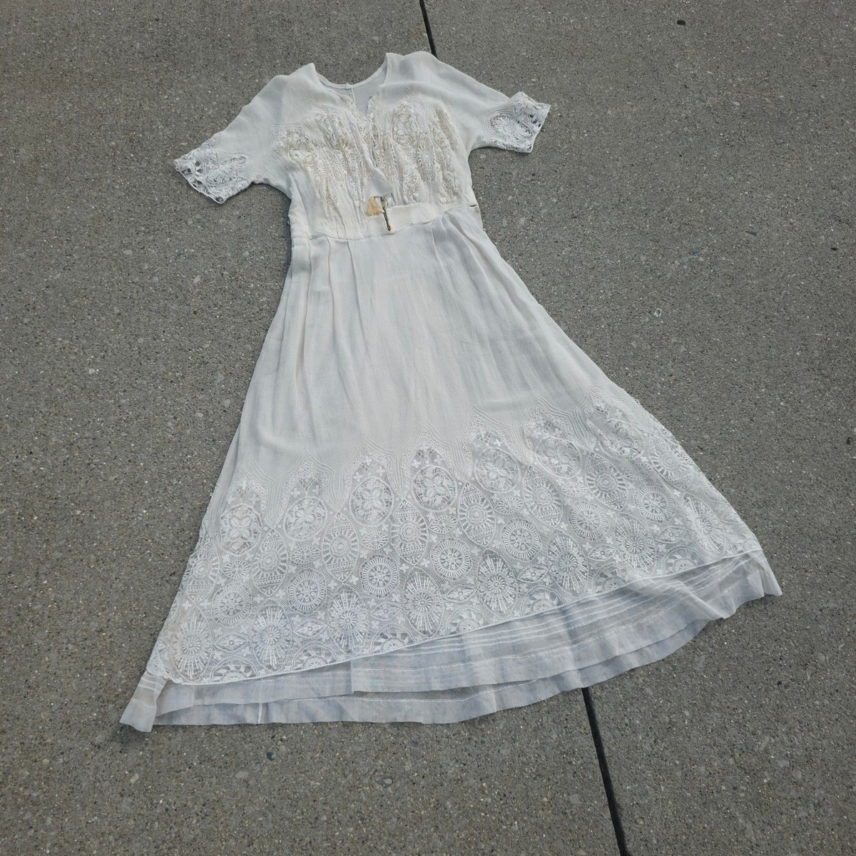 Antique 1900s Edwardian White Cotton Lawn Tea Dress Lace  Gown Hi-Low Victorian View 3