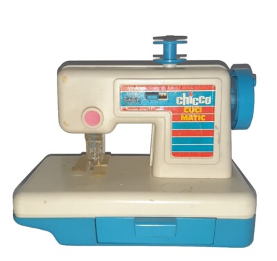 Chicco Sew Matic Fotoapparat Nähen Sewing Machine Spiel Spielzeug Puppe