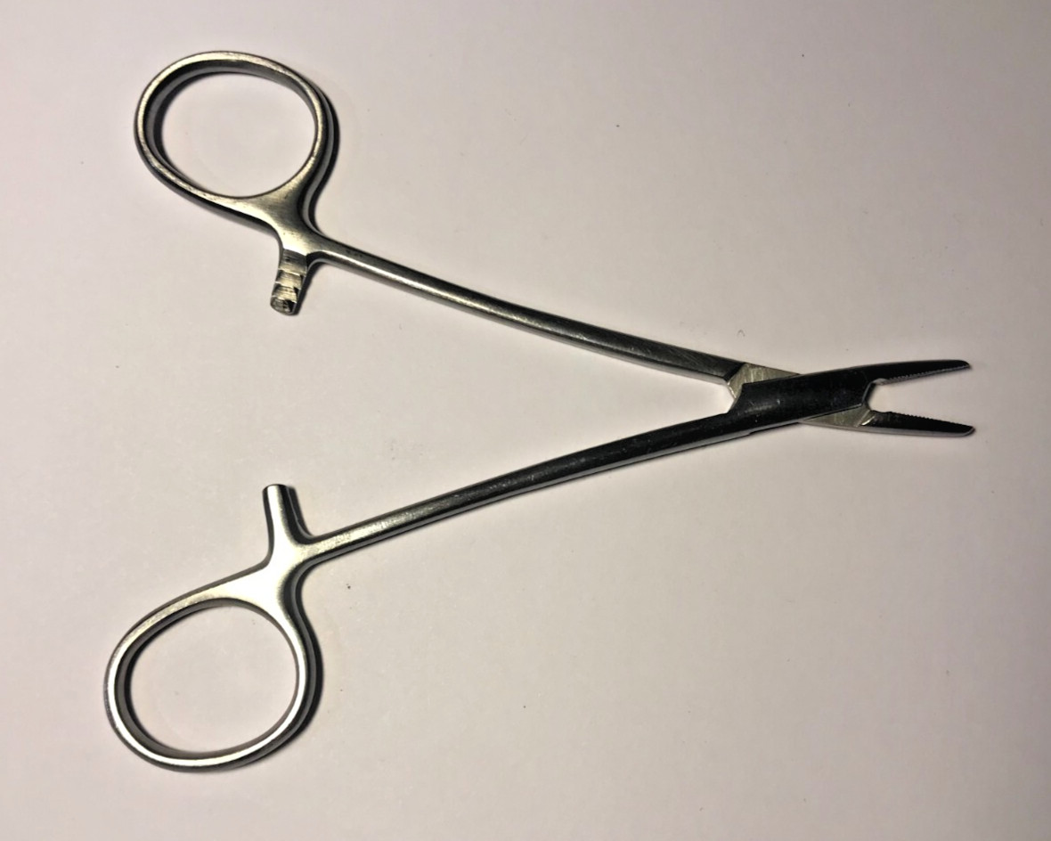 Henry Schein 104-7420 Halsey Needle Holder Serrated Jaw 5-1/4"