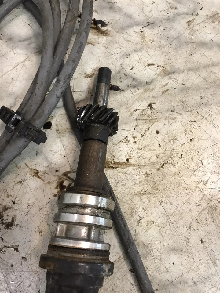 96 OMC Volvo Penta 5.0 L 302 V8 Ford Marine Engine distributor shaft stem cap  - Image 2 of 4