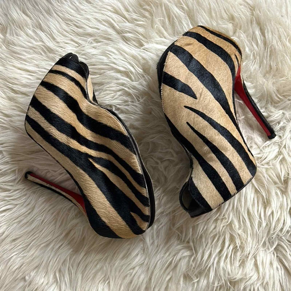Christian Louboutin Chester Fille Piel Rayas Pelo de becerro Stiletto Peep Toe 37.5 Foto 3 de 4
