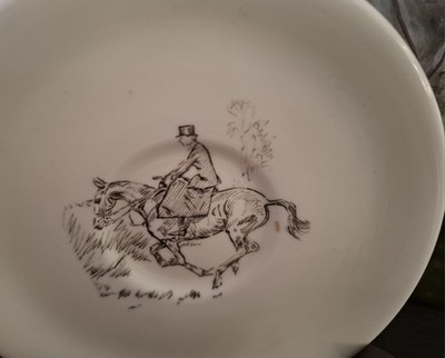 Eine seltene Royal Worcester 30er Jahre Tasse und Untertasse mit T Ivester Lloyd Jagdszenen