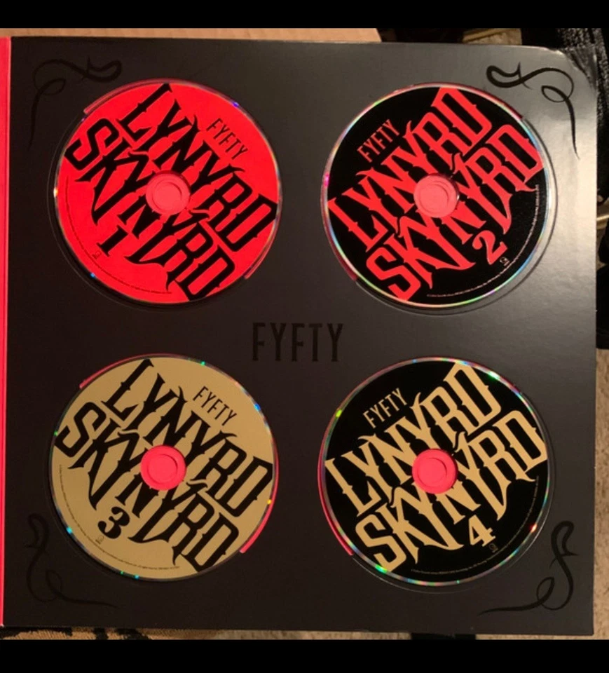 LYNYRD SKYNYRD FYFTY 4 CD Box Set w/36 Page Photo Book Liner Notes New Sealed Foto 2 de 3