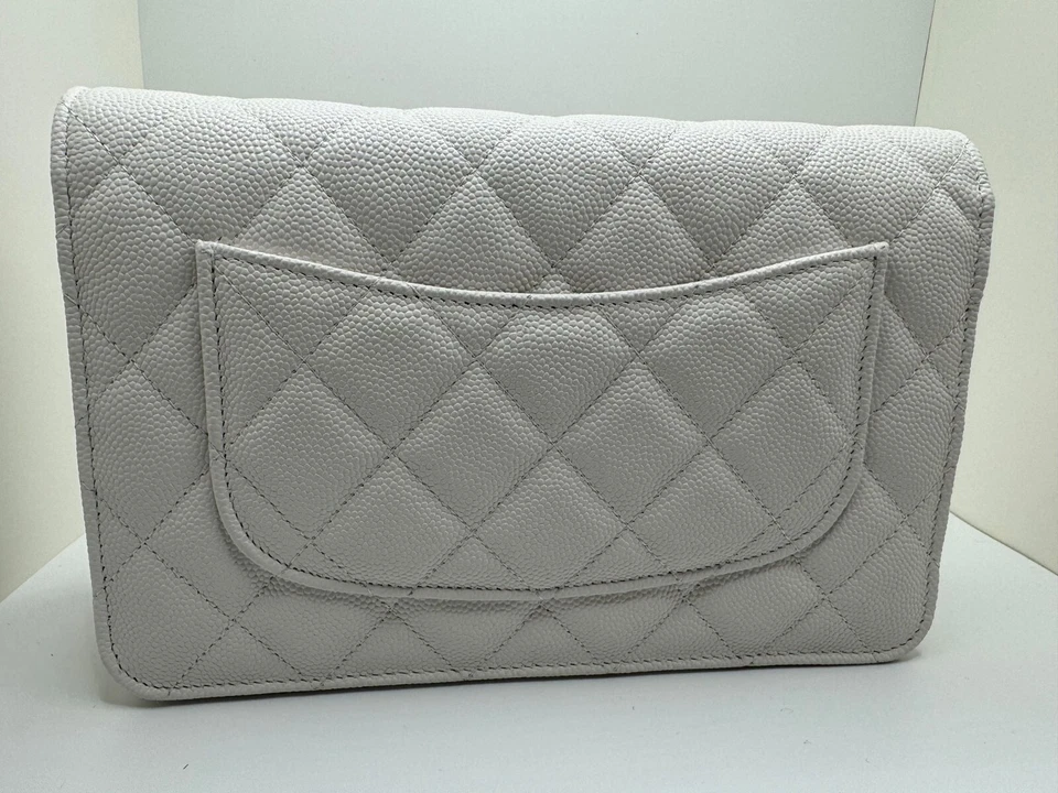 香奈儿链式钱包,白色鱼子酱,金色五金,赌场,全新带盒 — 第 3/4 张图片