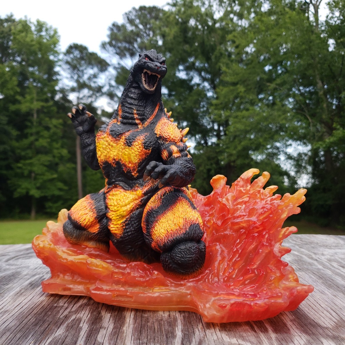 Diamond Select Toys Godzilla 1995 'Burning Godzilla' 10-Inch PVC