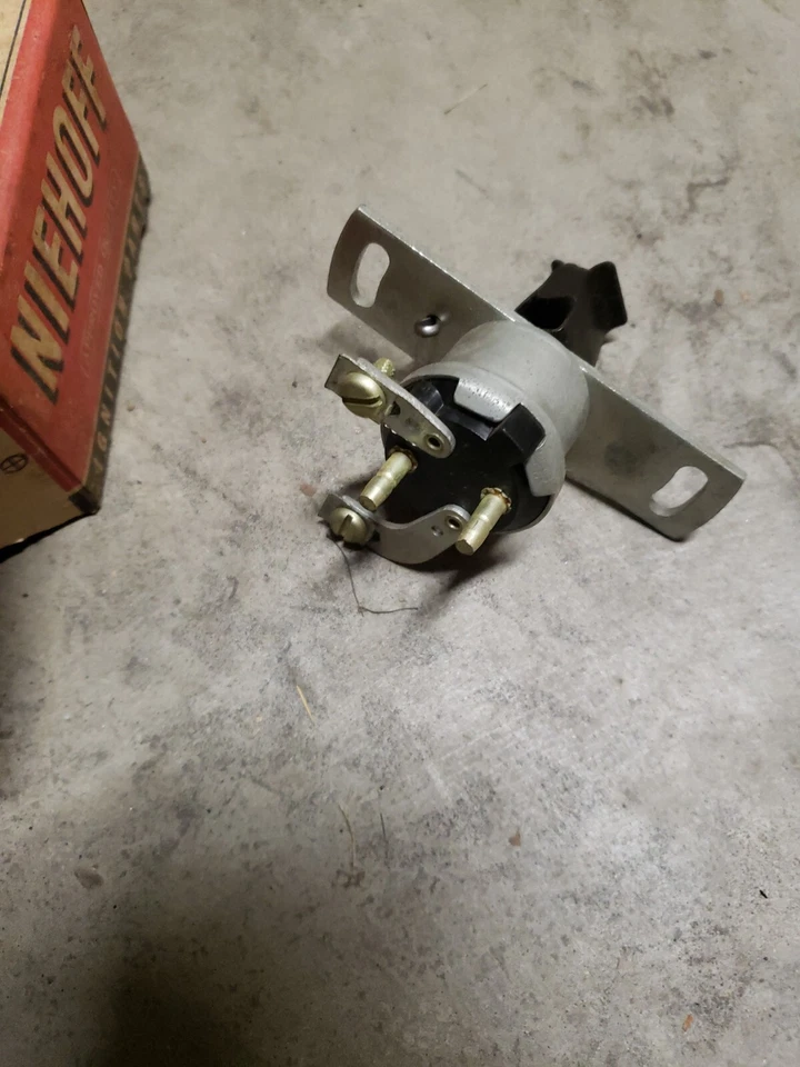  NORS NIEHOFF DR-141A NEUTRAL SAFETY SWITCH/BACK UP LITE SWITCH FOR 50'S CHEVY ? - Image 2 of 4