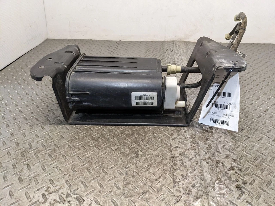 Оригинальный угольный испаритель паров топлива для Jeep Wrangler 2012–2018 годов выпуска 1179460 - Изображение 2 из 4