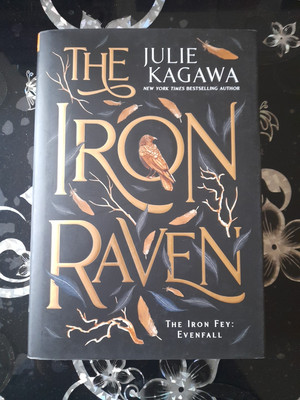 Julie Kagawa - The Iron Raven  Special Edition Fairyloot