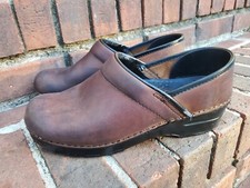 Sanita Ladies Sz.39 US.8.5-9 Danish Brown Leather Clogs  Stapled  Slip-on  Clean